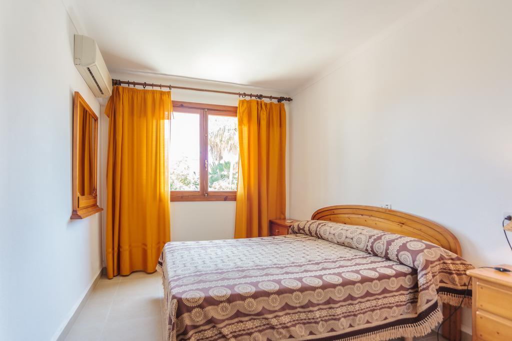 Apartamentos Obrador كولونيا سانت خورذي الغرفة الصورة