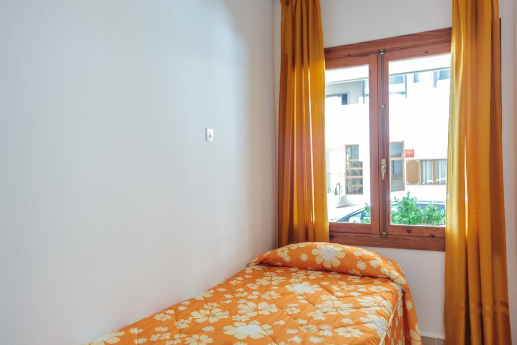 Apartamentos Obrador كولونيا سانت خورذي الغرفة الصورة