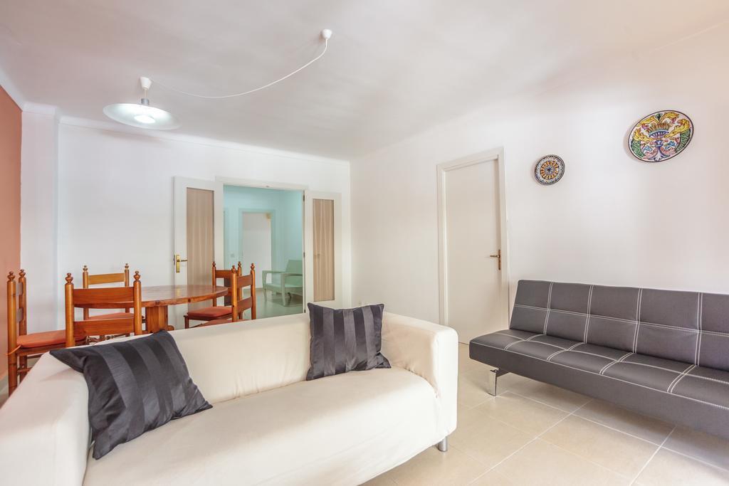 Apartamentos Obrador كولونيا سانت خورذي الغرفة الصورة