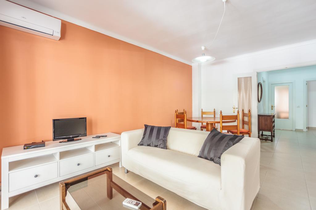Apartamentos Obrador كولونيا سانت خورذي الغرفة الصورة