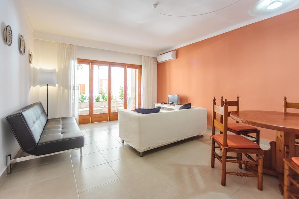 Apartamentos Obrador كولونيا سانت خورذي الغرفة الصورة