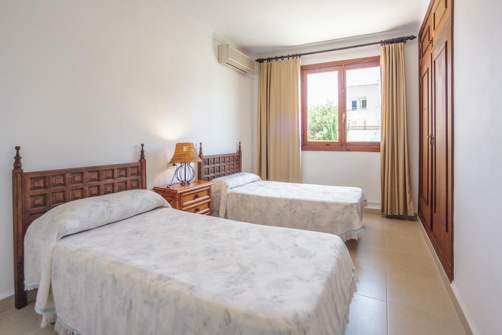 Apartamentos Obrador كولونيا سانت خورذي الغرفة الصورة