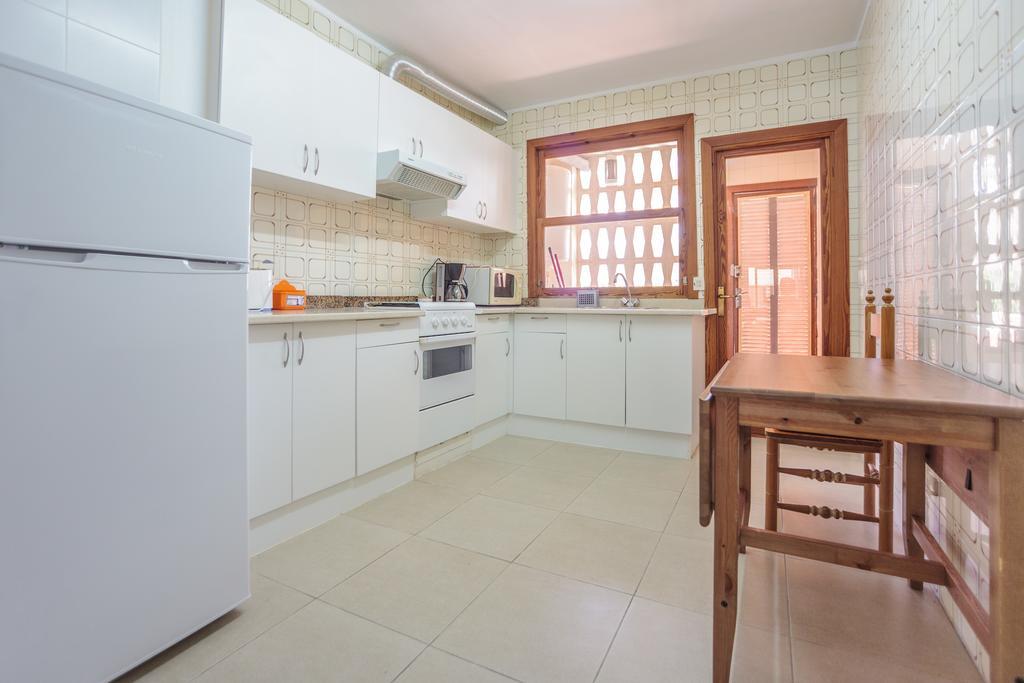 Apartamentos Obrador كولونيا سانت خورذي الغرفة الصورة