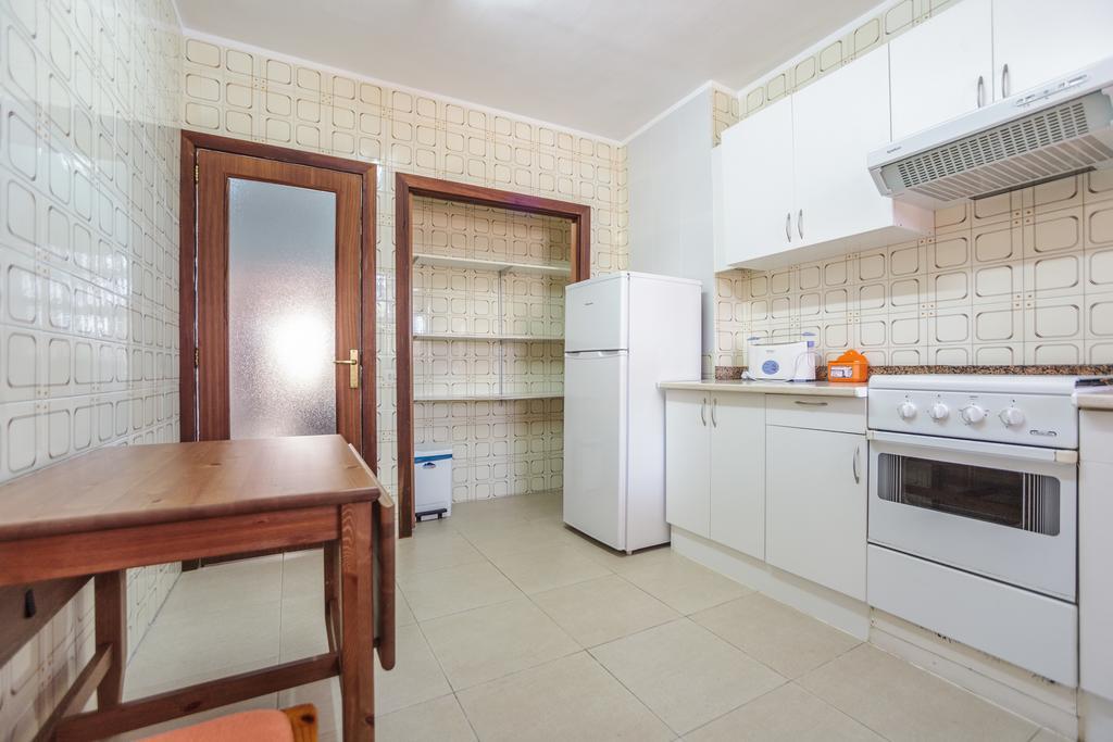 Apartamentos Obrador كولونيا سانت خورذي الغرفة الصورة
