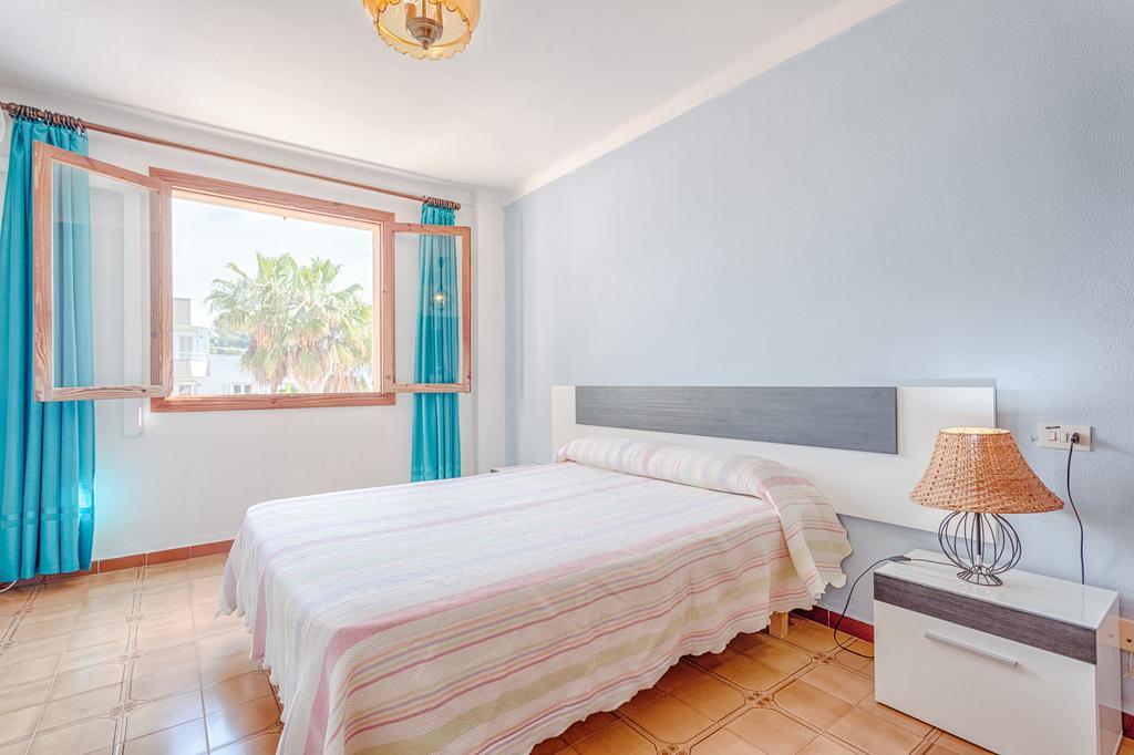 Apartamentos Obrador كولونيا سانت خورذي الغرفة الصورة