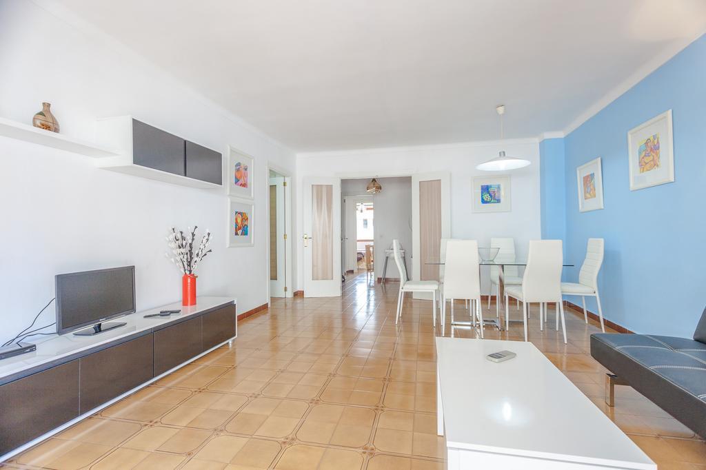 Apartamentos Obrador كولونيا سانت خورذي الغرفة الصورة