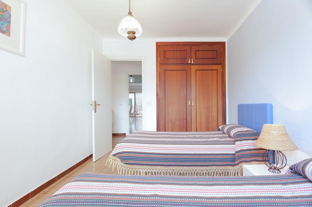 Apartamentos Obrador كولونيا سانت خورذي الغرفة الصورة