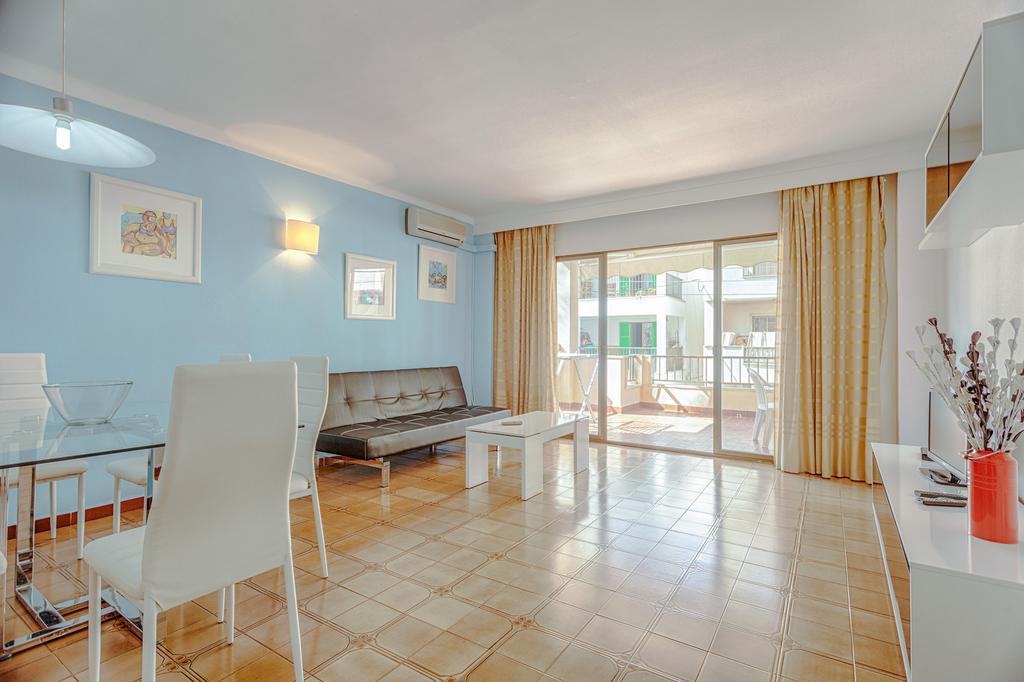 Apartamentos Obrador كولونيا سانت خورذي الغرفة الصورة
