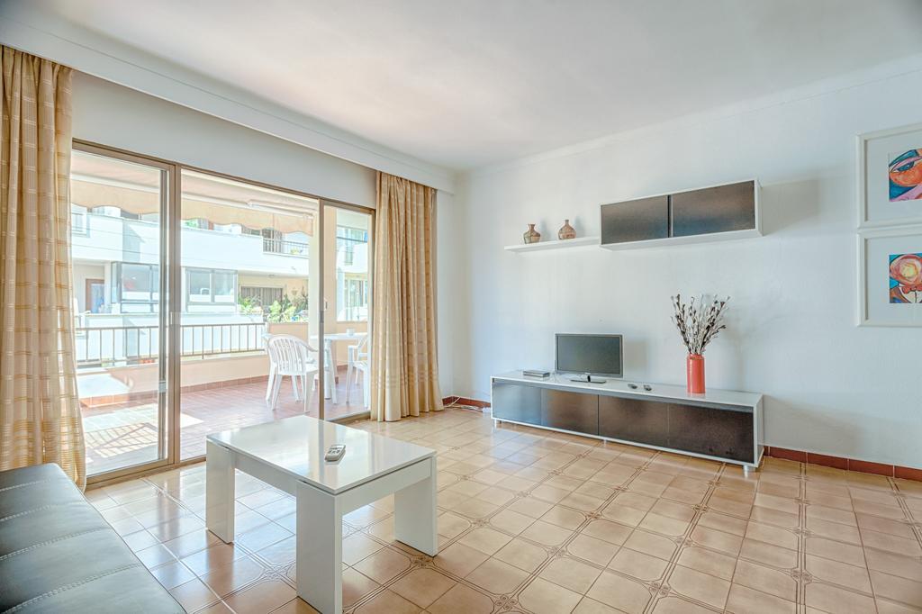Apartamentos Obrador كولونيا سانت خورذي الغرفة الصورة