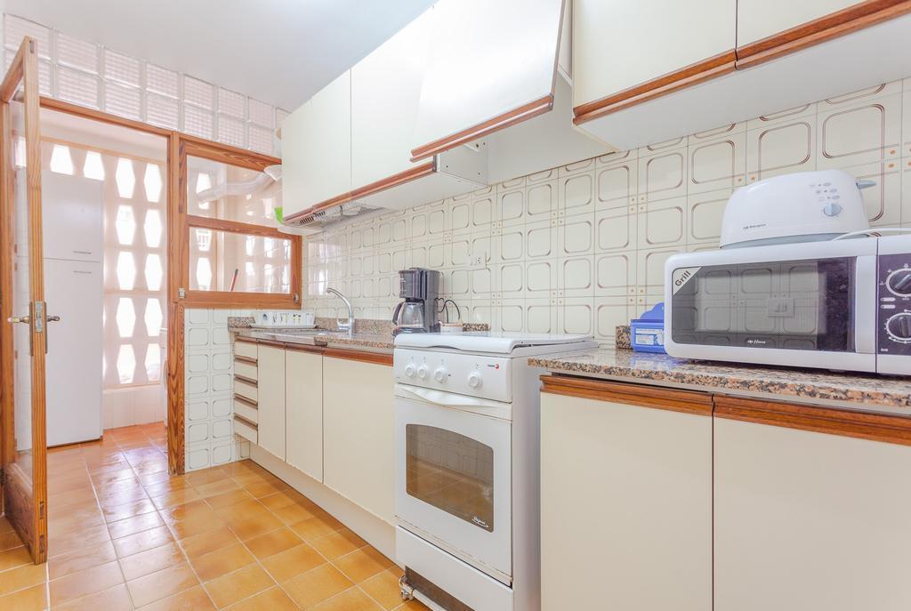 Apartamentos Obrador كولونيا سانت خورذي الغرفة الصورة