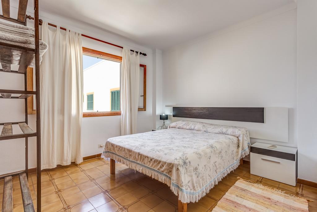 Apartamentos Obrador كولونيا سانت خورذي الغرفة الصورة
