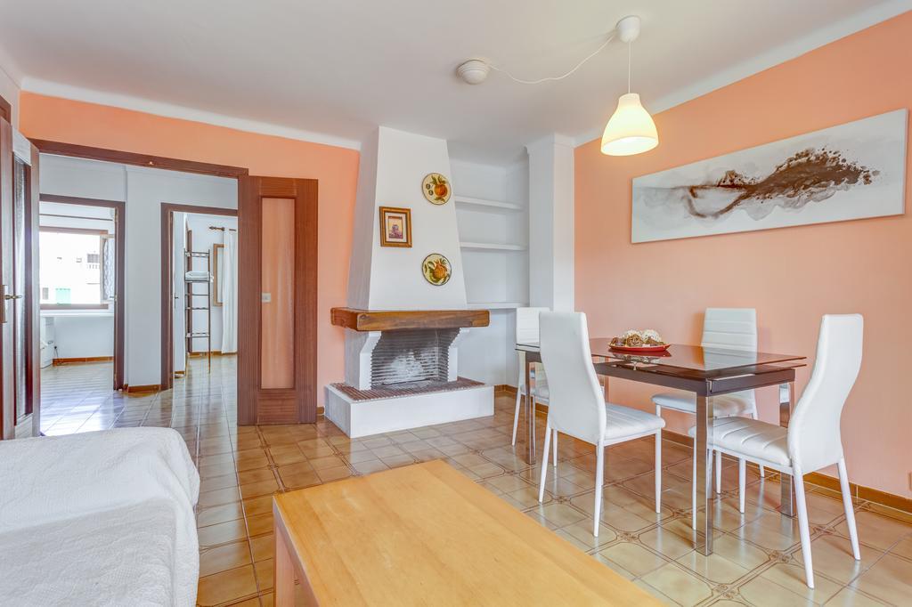 Apartamentos Obrador كولونيا سانت خورذي الغرفة الصورة